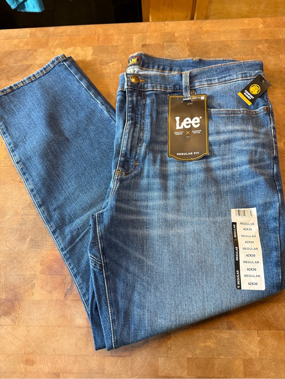 Lee Men's Regular Fit Washed Blue Jeans Sz 42X30 classic style comfort guest